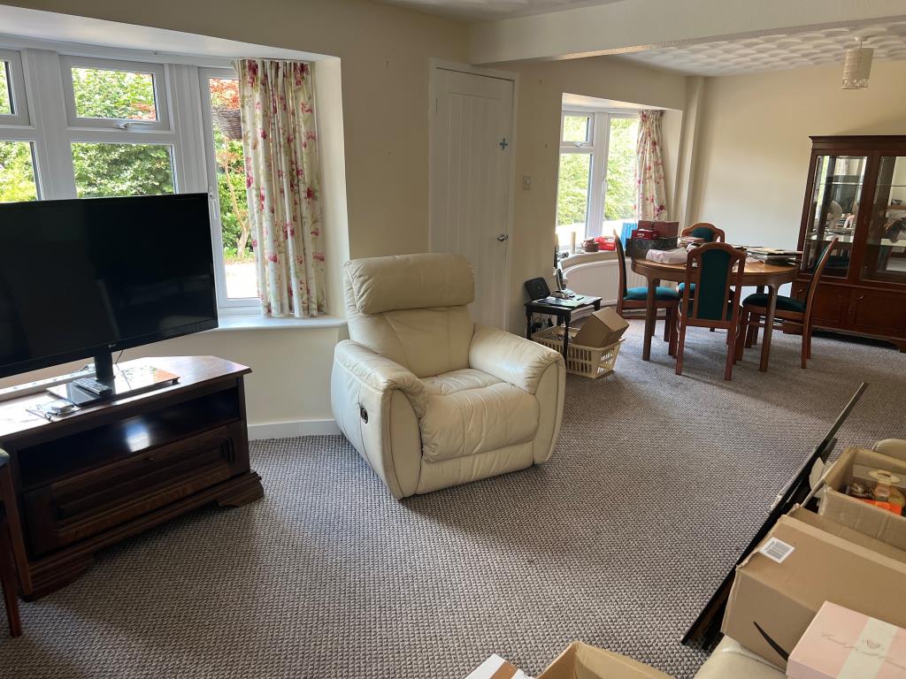 Lot: 128 - THREE-BEDROOM COTTAGE FOR IMPROVEMENT ON FIFTH OF AN ACRE PLOT WITH POTENTIAL - Alternative Living Room angle